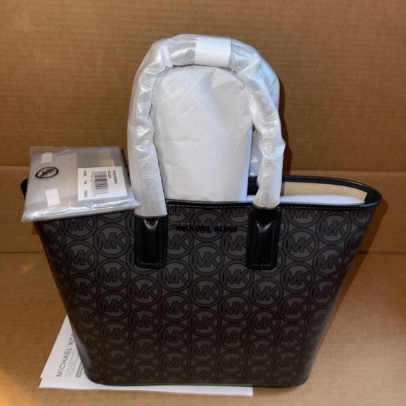 Michael Kors purse and wallet - Picture 2 of 6